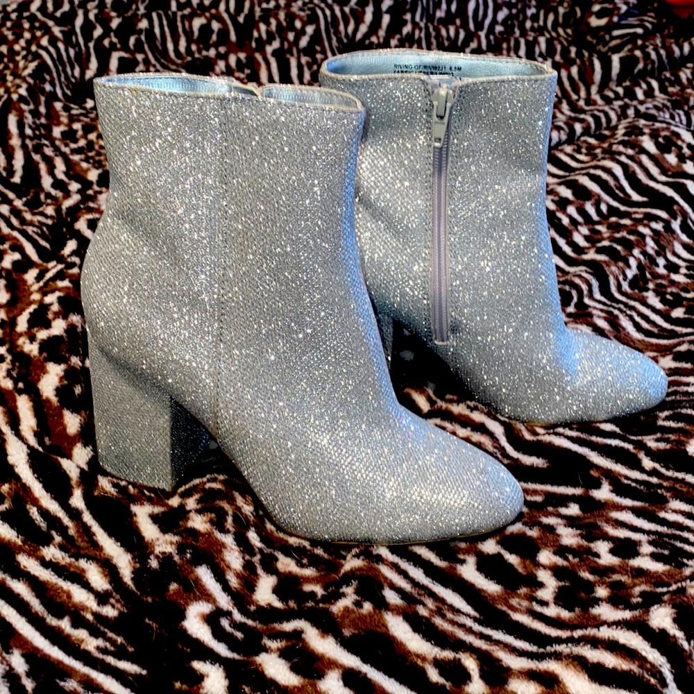 NEW Women’s Size 6.5 - Madden Girl Silver Glitter Fab Booties Zip Up Heel Shoes